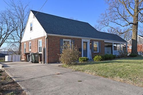 221 Harvest Ln, Cincinnati, OH 45237-1604