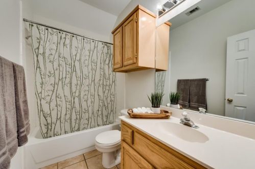 2225 Chapman Dr, Carrollton TX 75010-4154 exterior