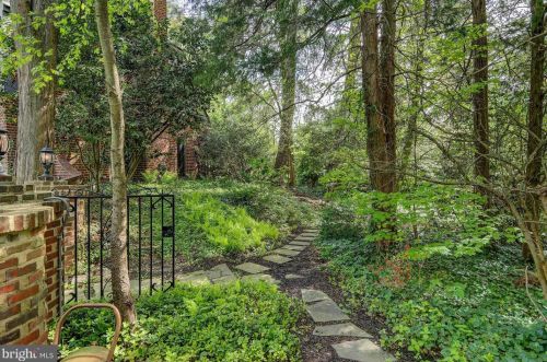 585 Warwick Rd, Haddonfield NJ 08033-3845 exterior