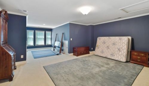 651 Lockton Pl, Atlanta GA  30342-5044 exterior