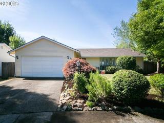 976 Fir Grv Loop, Beaverton OR  97123-8812 exterior