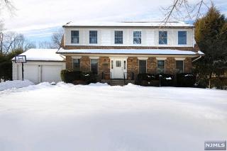 5 Oxford Pl, Cresskill, NJ 07626-1617