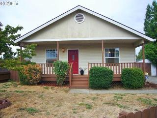 4119 Foss Ct, Portland, OR 97203-3661