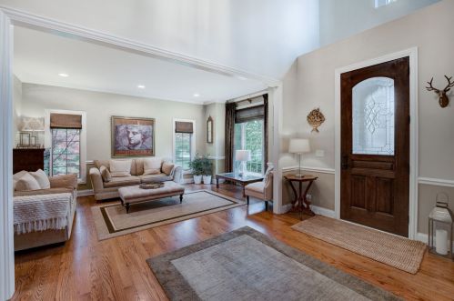 10 Oxford Dr, Half Day, IL 60069-3138