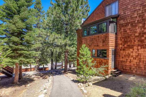 11661 Snowpeak Way, Truckee, CA 96161-7094