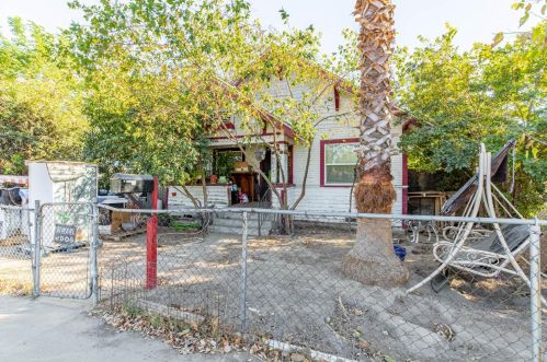 101 Pine St, Modesto, CA 95351-2754