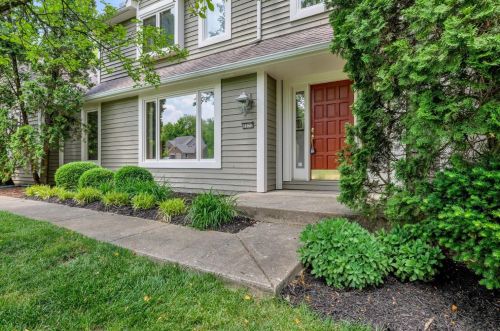 8272 Farwick Ct, Cincinnati, OH 45249-2268