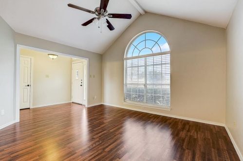 1422 Mapleview Dr, Carrollton TX 75007-6019 exterior