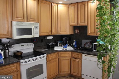 3449 10th St, Philadelphia PA 19148-0053 exterior