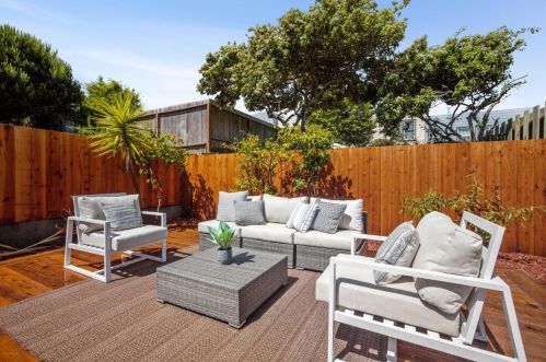 1971 21st Ave, San Francisco CA  94116-1206 exterior