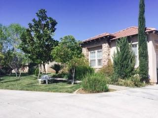 2143 Horse Trail Dr, Redlands, CA 92373-6978