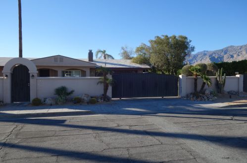 2303 Desert Park Ave, Palm Springs, CA 92262-3531