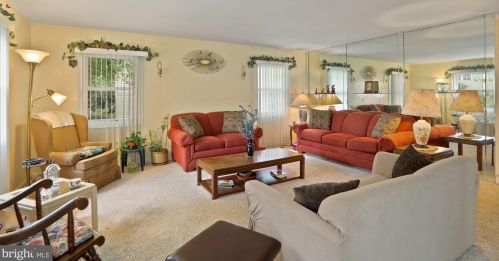 98 Niagara Ln, Willingboro, NJ 08046-1248