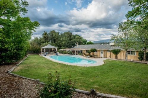 27062 Twin Ponds Rd, Clovis, CA 93619-9654