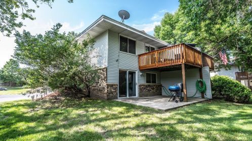 1677 Hickory Hill Dr, Saint Paul MN  55122-2527 exterior