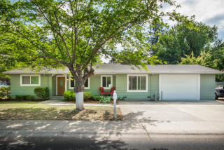 3909 Alta Mesa Dr, Redding, CA 96002-3335