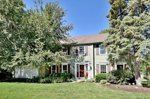 915 Piedmont Cir, Naperville, IL 60565-3404
