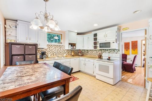 10 Vly Vw Ave, Dover NJ  07869-1316 exterior