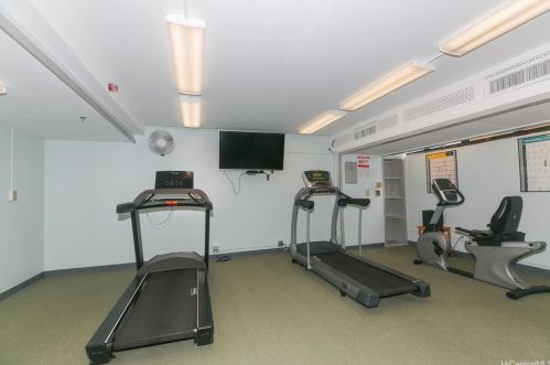 229 Paoakalani Ave, Honolulu HI 96815-3764 exterior