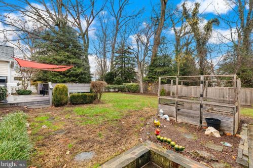 322 Northwest Dr, Silver Spring MD 20901-1431 exterior