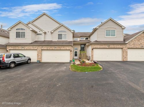 3307 Blue Ridge Dr, Carpentersville, IL 60110-3604