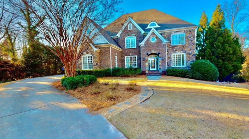 5240 Forest Ridge Cir, Atlanta, GA 30342-2280