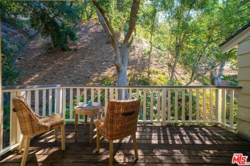 2660 Glenoaks Blvd, Glendale CA  91206-3107 exterior