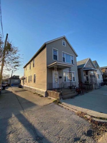 2868 Keeley St, Chicago, IL 60608-5622