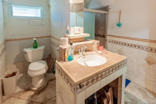 1607 Machado St, Honolulu HI  96819-3728 exterior