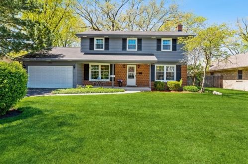 1332 Prairie Lawn Rd, Glenview, IL 60026-2667