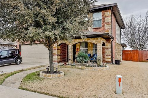 345 Chalkstone Dr, Fort Worth, TX 76131-3998