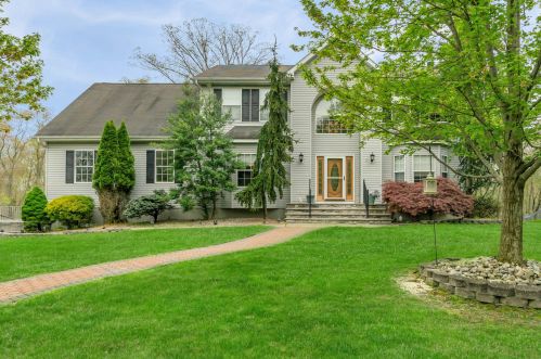 7 River Edge Dr, Jackson Twp, NJ 08527-1381