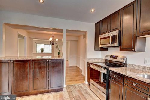 5264 Leestone Ct, Springfield VA  22151-3514 exterior