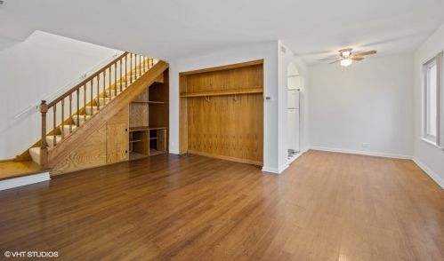 644 Old Willow Rd, Wheeling, IL 60070-1922
