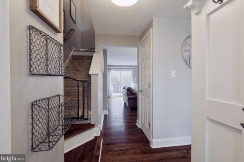 9123 Aspenpark Ct, Lorton, VA 22079-1846