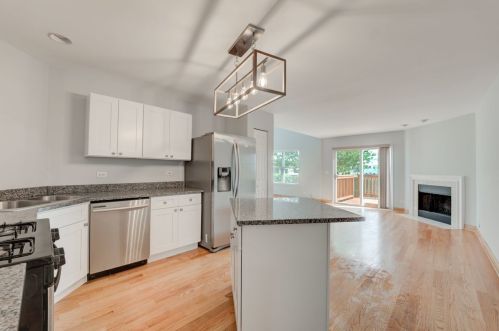 3234 Cool Springs Ct, Naperville, IL 60564-8237