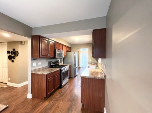 738 Kingsbridge Dr, Carol Stream IL  60188-4369 exterior