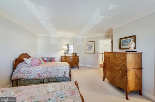 6420 Lake Meadow Dr, Springfield VA  22015-3927 exterior