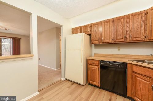 6 Voscek Ct, Trenton NJ 08648-2648 exterior