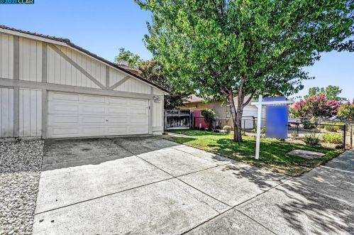 8192 Locust Pl, Pleasanton, CA 94568-1260