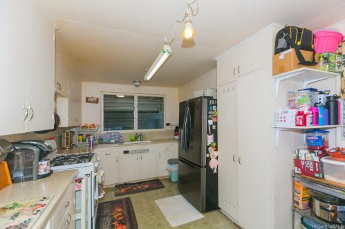 831 Hind Iuka Dr, Honolulu HI  96821-1727 exterior