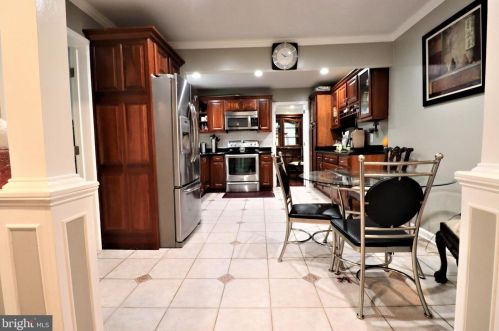 8005 Lake Pleasant Dr, Springfield VA  22153-3005 exterior