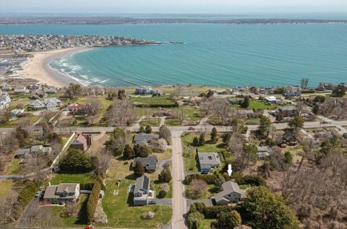 20 Bay Dr, South Kingstown, RI 02882-2835