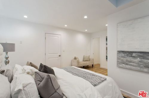 4951 Cedros Ave, Van Nuys CA  91403-1637 exterior