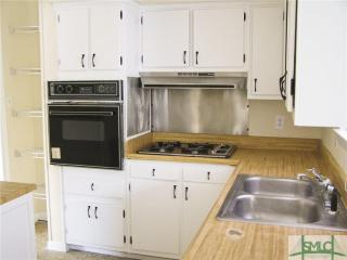 2210 Bartlett Dr, Savannah GA  31404-5202 exterior