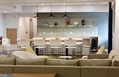 42 15th St, Philadelphia, PA 19102-2200