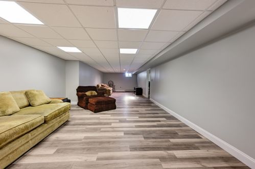 8300 County Line Rd, Willowbrook IL  60527-5719 exterior