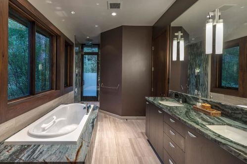 8209 Valhalla Dr, Truckee CA  96161-3300 exterior