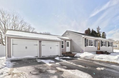 67 Prairie Ave, Derby, CT 06418-2421