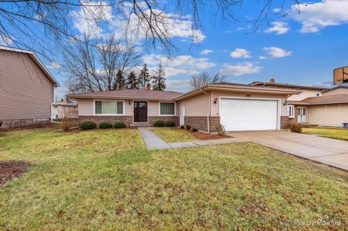988 Dearborn Cir, Carol Stream, IL 60188-9369